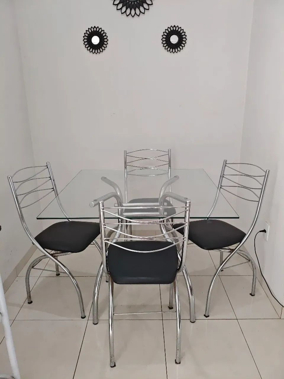Conjunto mesa de vidro + 4 cadeiras - Foto 2