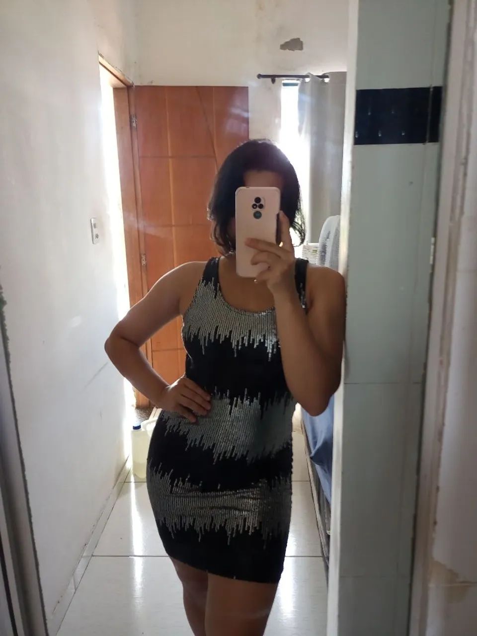 Vestido Sequinedo Preto e Prata M - Foto 3