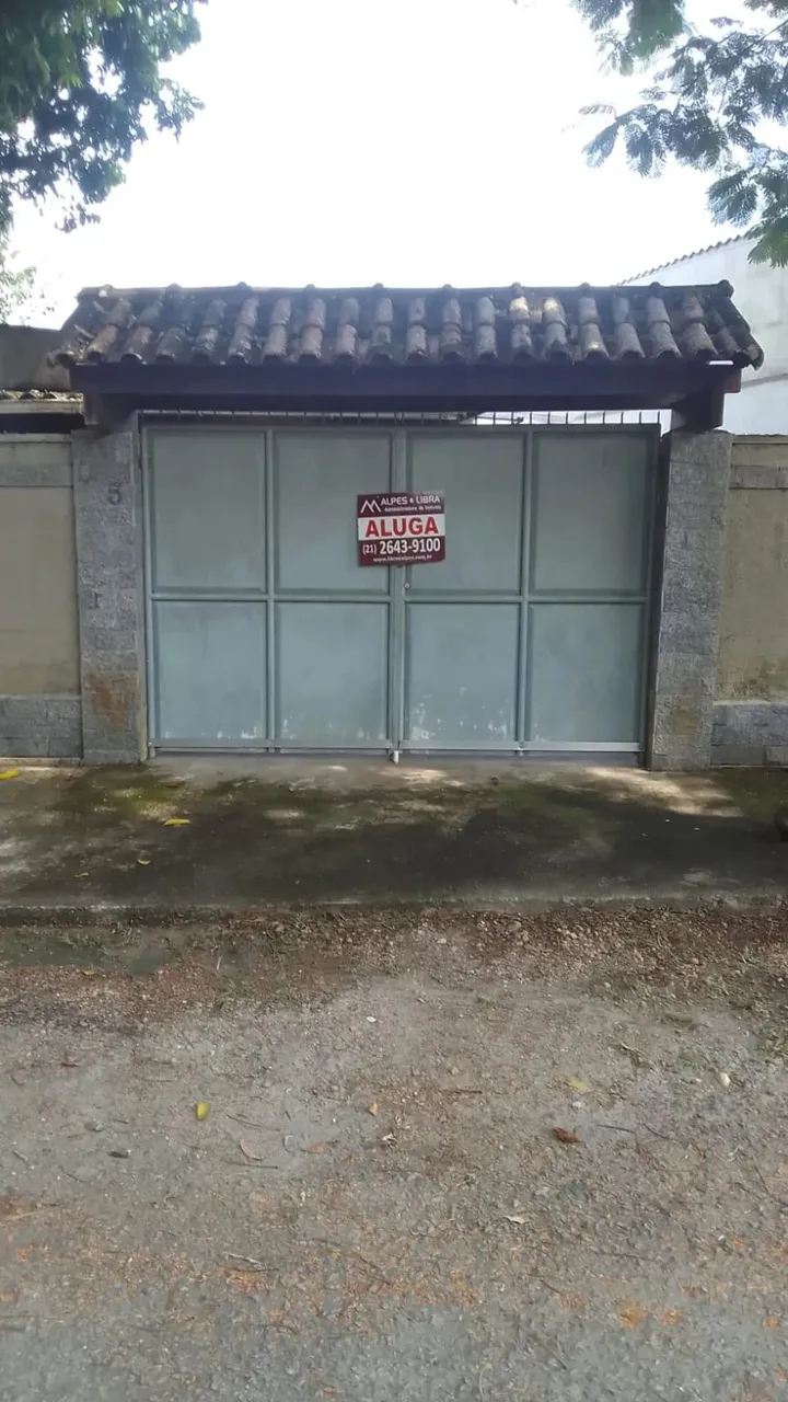 Casa de 2 quartos em Guapi, bairro Iconha, com quintal.