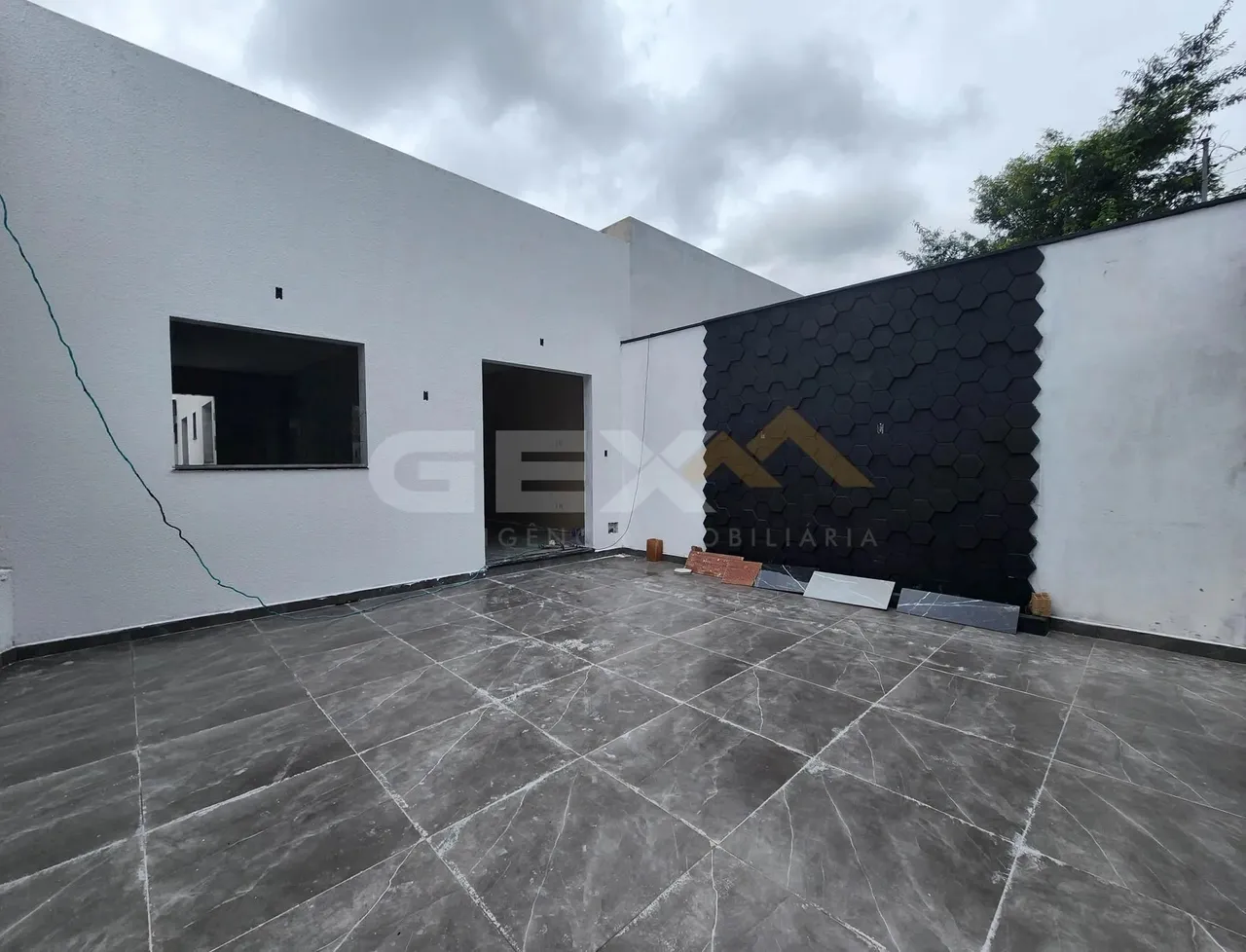 Casa à venda no Interlagos, 03 quartos, 01 suíte, 02 vagas.