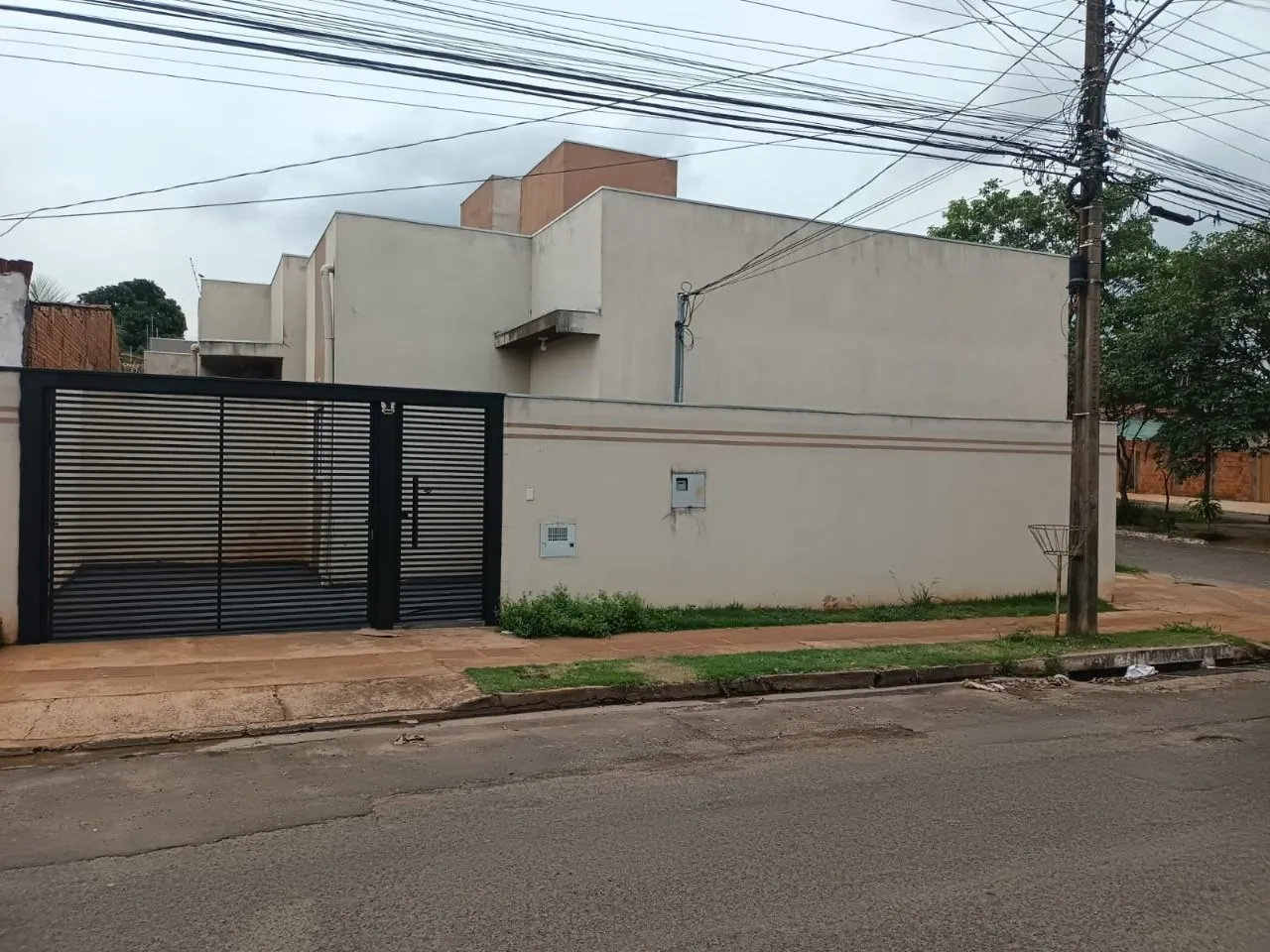 ALUGA-SE CASA - BAIRRO ESTRELA DA ALVA 1