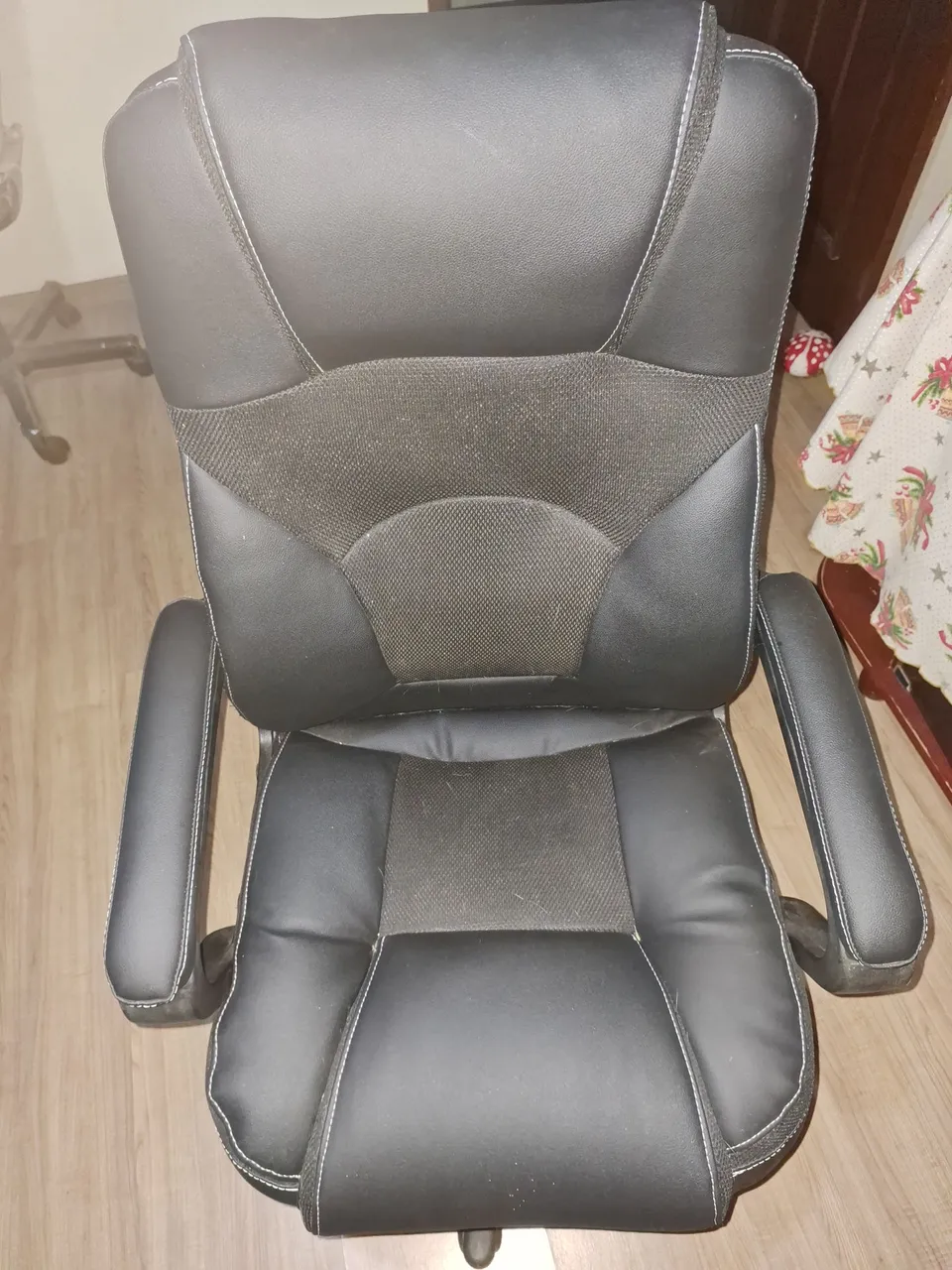 Cadeira giratória Preta - Conforto e Estilo