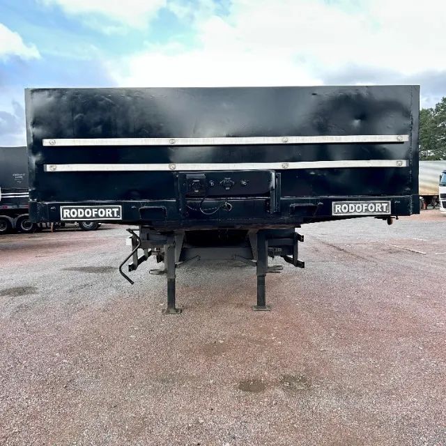 Carreta Grade Baixa/carga seca Rodofort Assoalho Ferro 2013 12,40m c/ 12 pinos conteiner - Foto 2