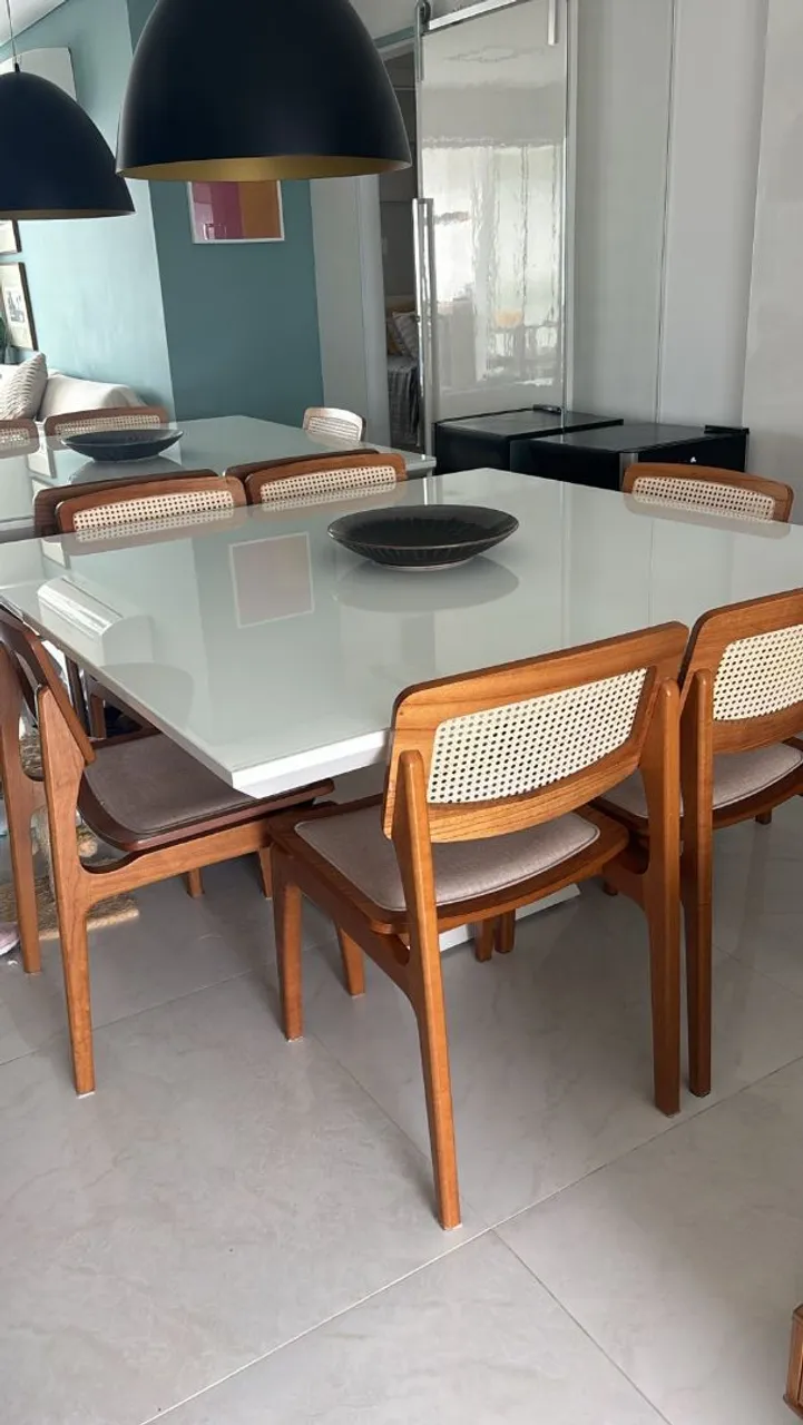 Mesa de Jantar Quadrada em Laca Branca