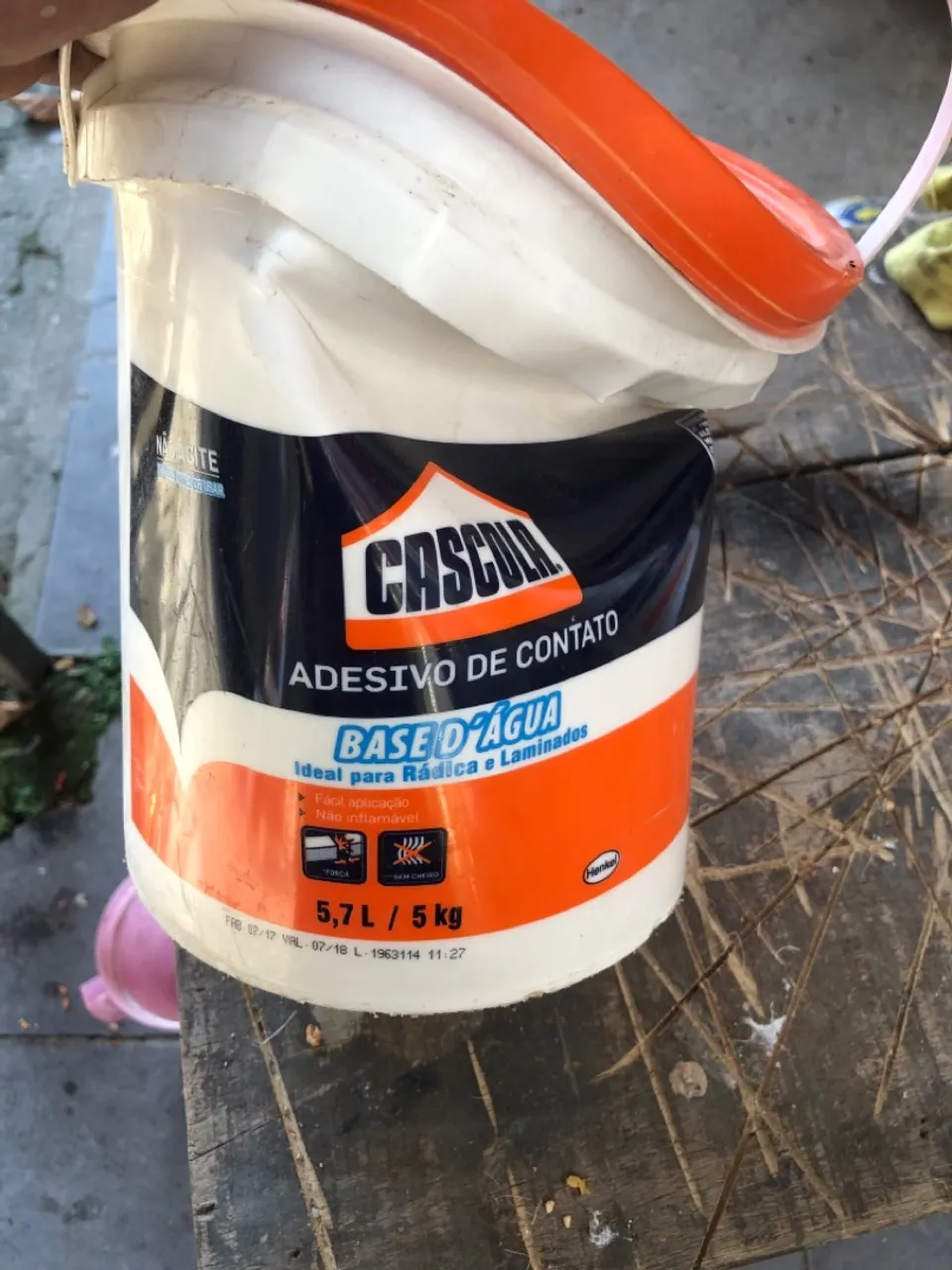 Adesivo de Contato Base D'Água Cascola 5,7L