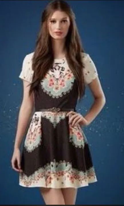 vestido antix virgem tamanho m. em crepe . forrado sem avarias.  não acompanha cinto.