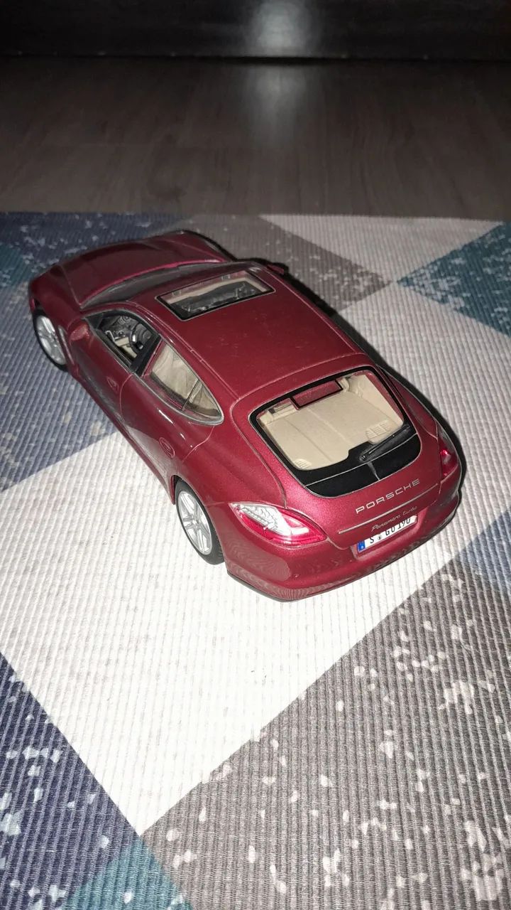 Miniaturas 1/18 Maisto - Modelo de Carro em Escala - Foto 2