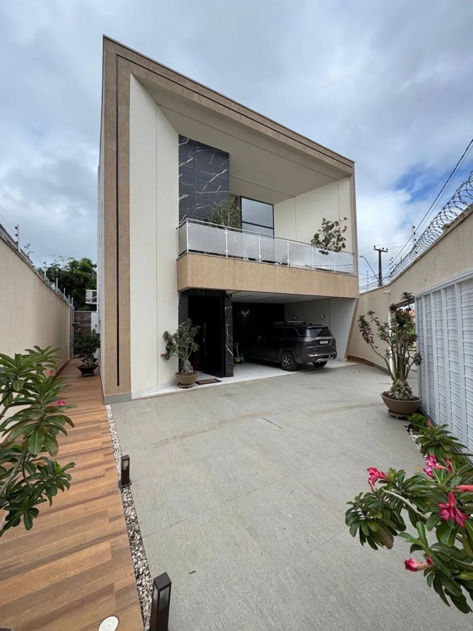ALUGA-SE CASA DUPLEX - AVENIDA PRINCIPAL DO SANTA INÊS
