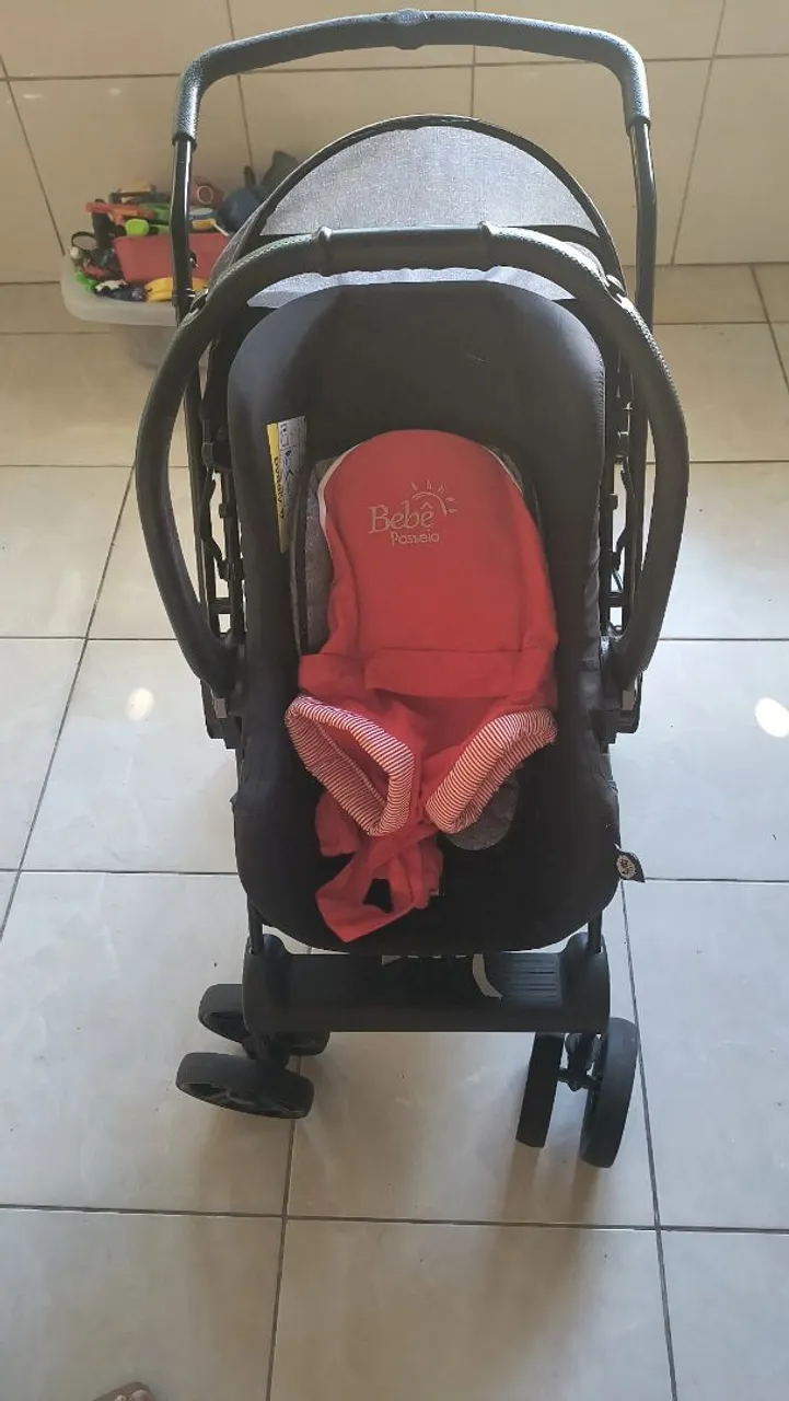 Carrinho de Bebê Bebe Passeio e bebe conforto