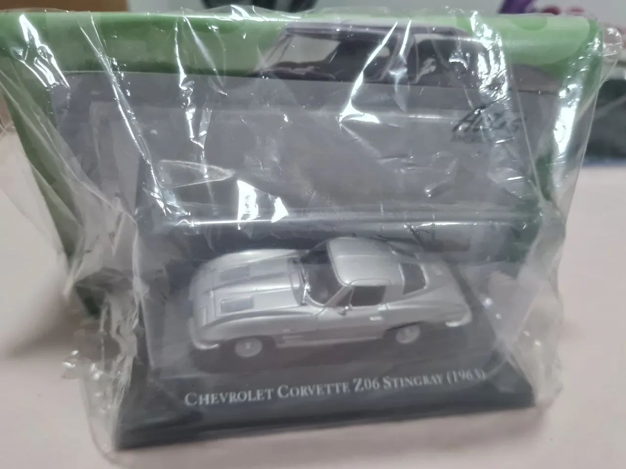 Miniatura American Cars: Corvette Stingray Z06 (1963) Ed 07 escala 1/43.