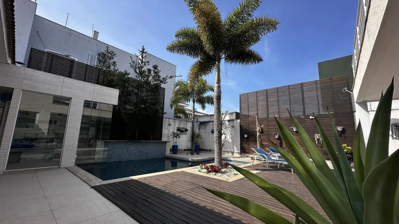 Mansão para Venda em Cabo Frio, Novo Portinho, 4 dormitórios, 4 suítes, 7 banheiros, 3 vag