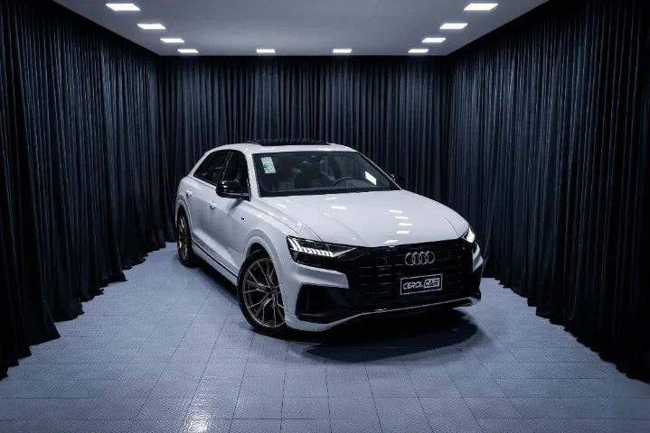 AUDI Q8 BLACK PERFORMANCE - 12 Mil Km