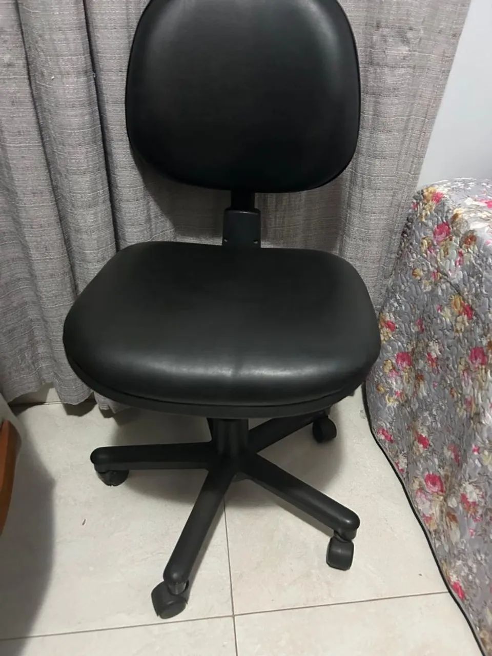 DUAS CADEIRAS DE ESCRITÓRIO64861129068418120