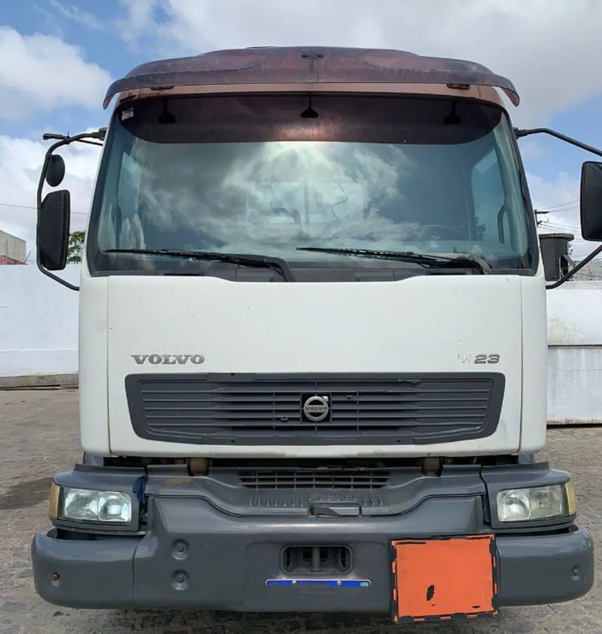 CAMINHÃO VOLVO VM 240 2004