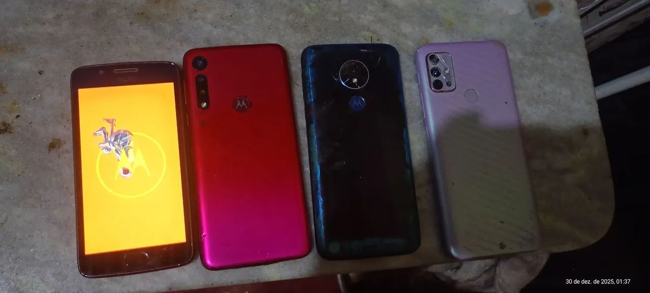 Celulares para tirar peças ou concertos. Um funciona o resto e tela.