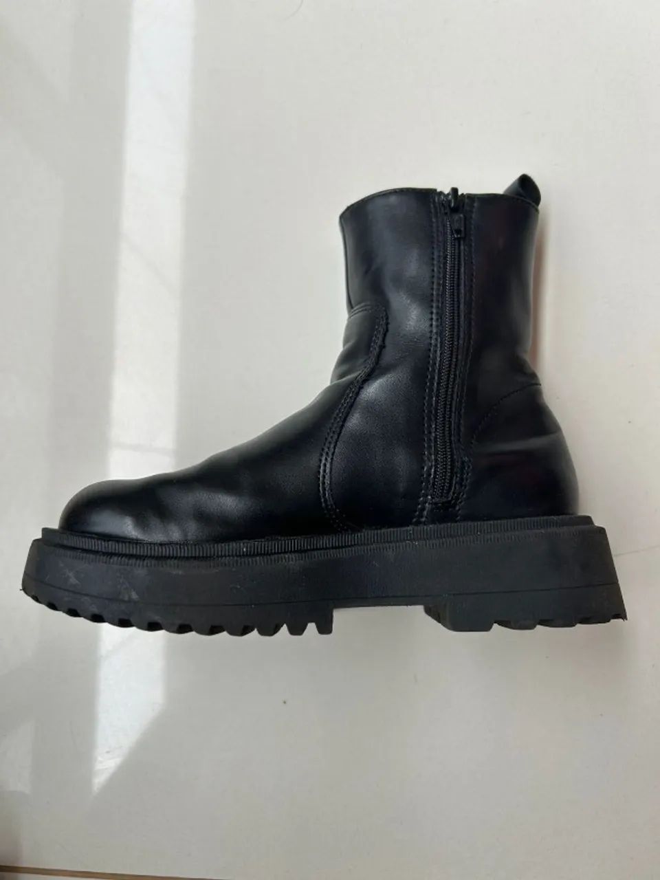 Bota Coturno infantil Zara em perfeito estado - Foto 4
