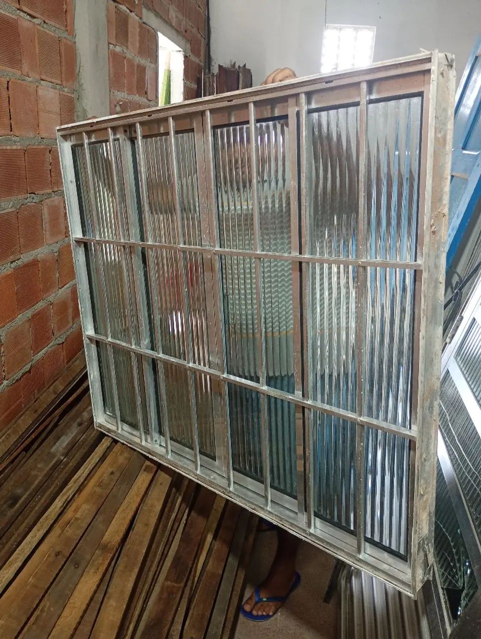 Porta de alumínio 90 pó 2.10 valo $450 janela 1.20 pó 1m valo $400 só ligar *71 - Foto 4