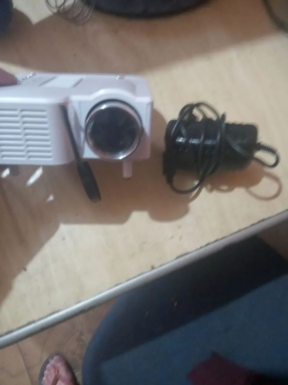 Projetor portátil entrada  HDMI  entrada  USB ótimo estado  - Foto 2