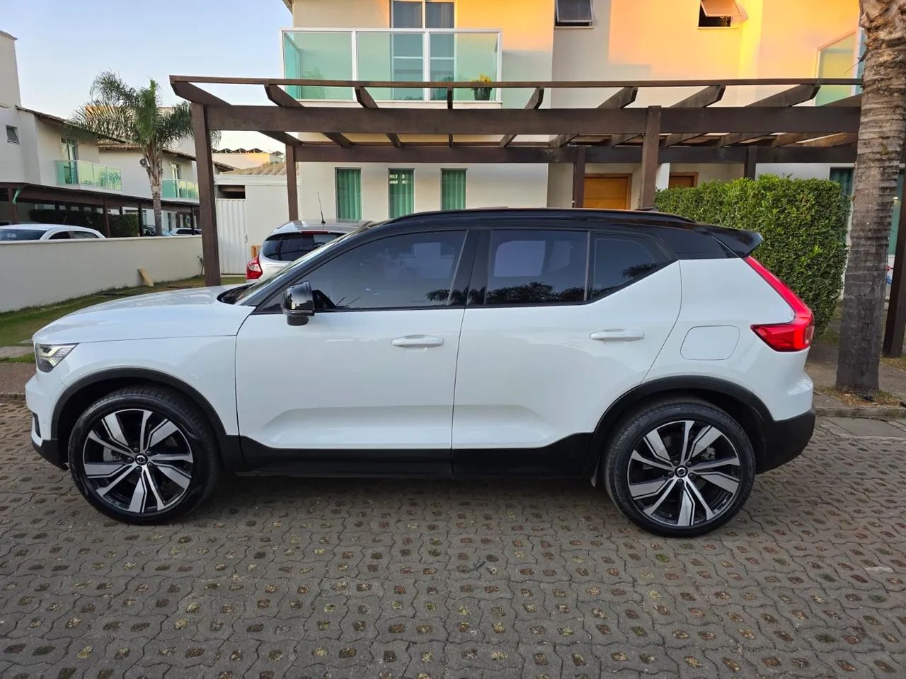 Vendo Volvo XC40 Recharge Pure 100% eletrica - 24 MIL KM RODADOS | 45 mil abaixo da fipe - Foto 3