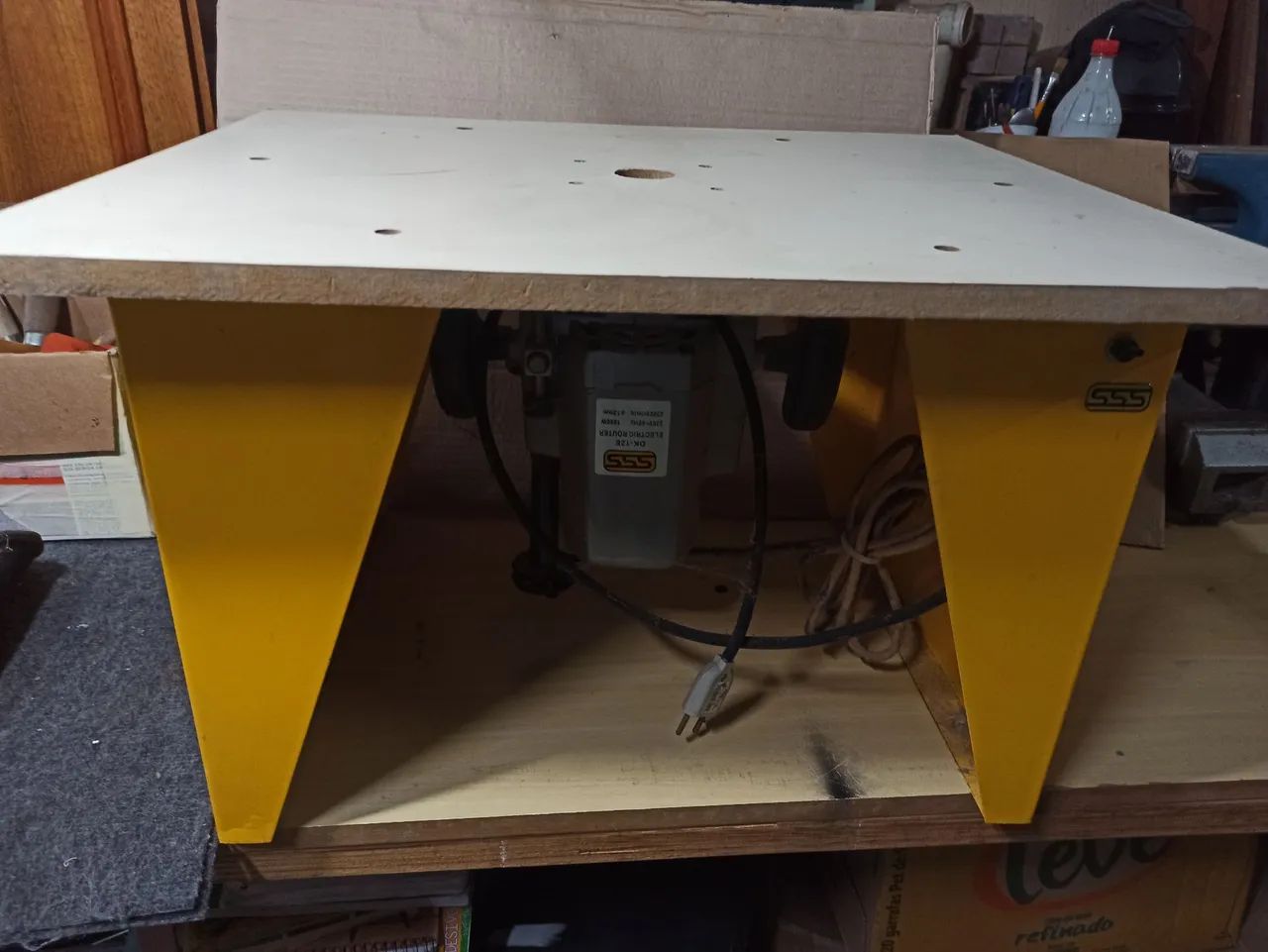 Tupia de madeira com mesa SSS