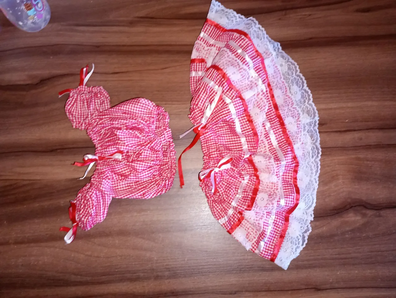 Top e saia de quadrilha para bebê