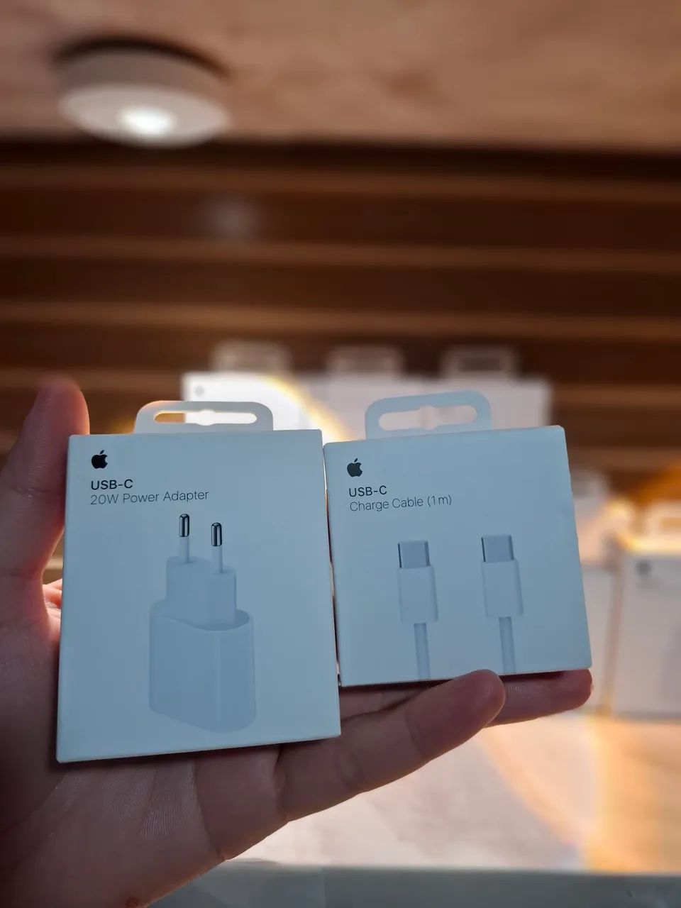 Cabo + fonte 20W, ORIGINAL APPLE, acompanha Nota Fiscal e garantia de 1 ano. - Foto 2