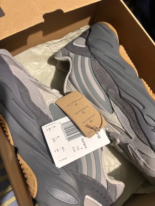 Adidas Yeezy Boost 700 V2 Tephra  - Foto 3