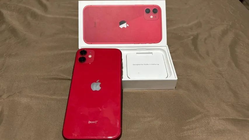 Iphone 11, 64gb, Vermelho, Saúde da Bateria em 74%. Possui caixa e