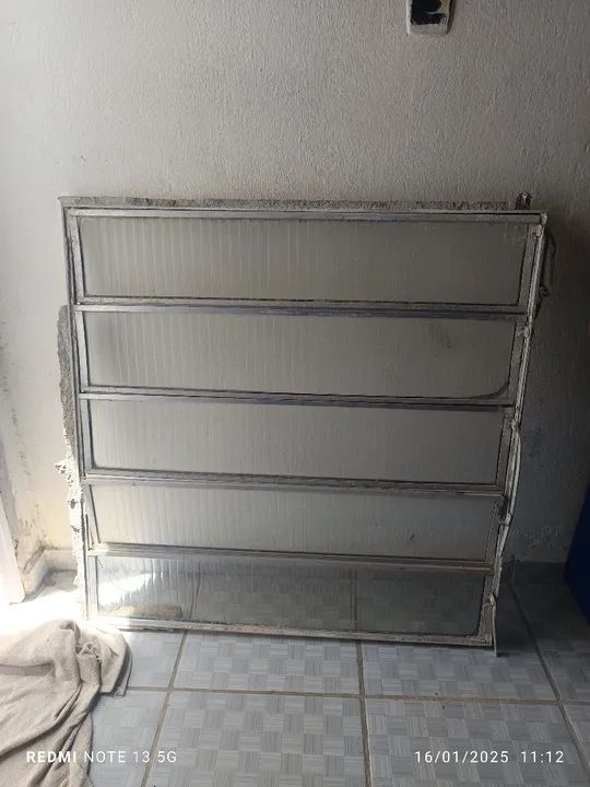 Janela de alumínio usada 