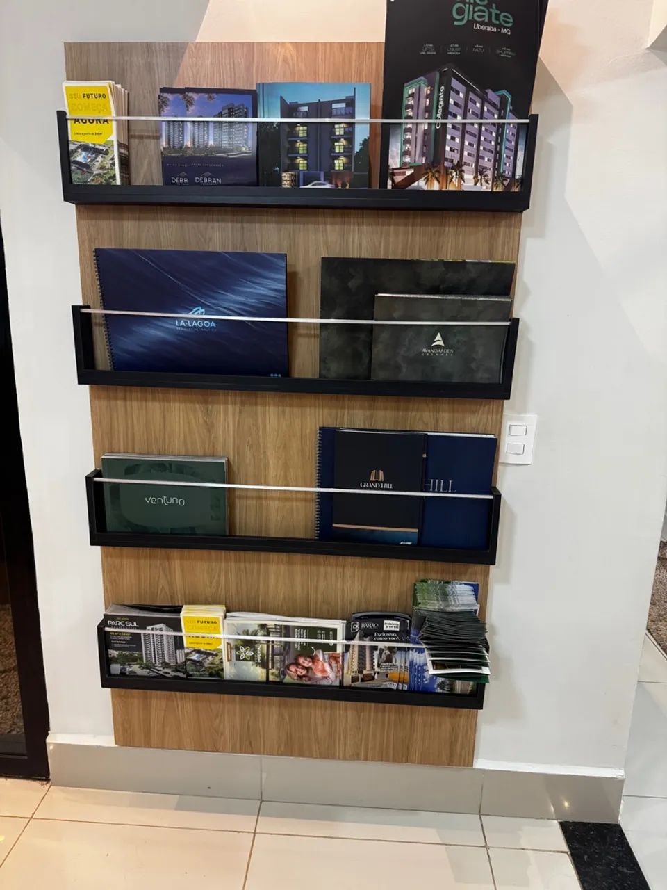 Balcão de Recepção Moderno e Elegante + revisteiro  - Foto 3