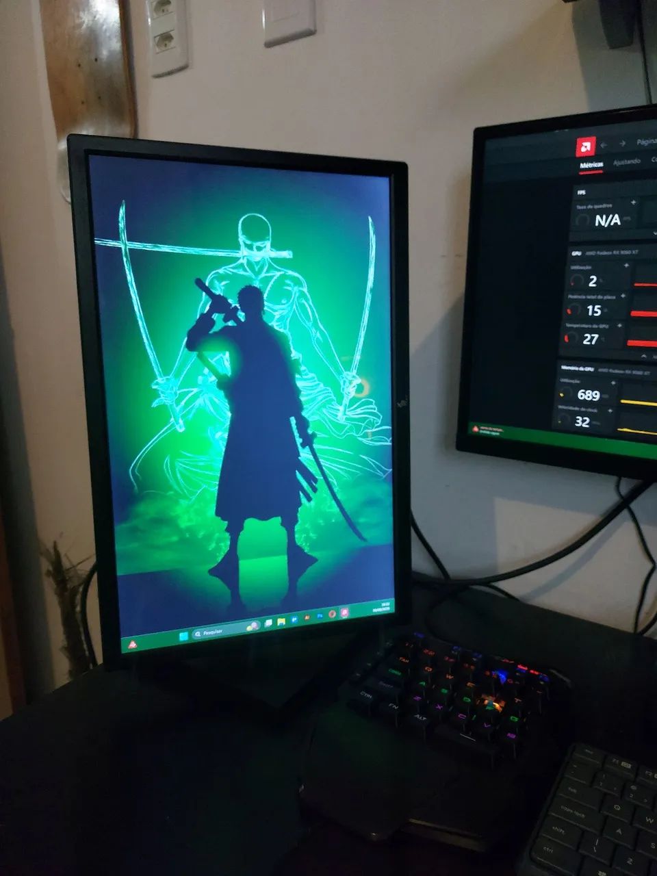 Setup Completo (PC Gamer + Monitores + Periféricos + Mobília) - Ryzen 7 5700X e RX 9060 XT - Foto 3