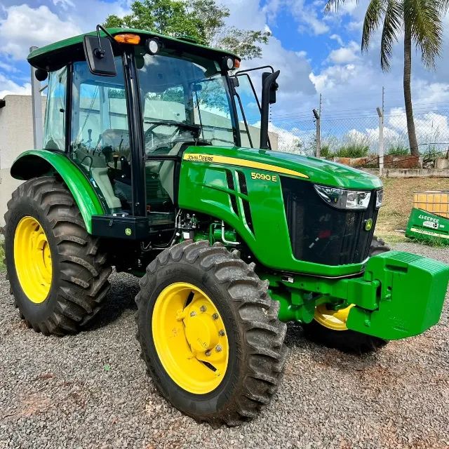 Trator John Deere 5090E
