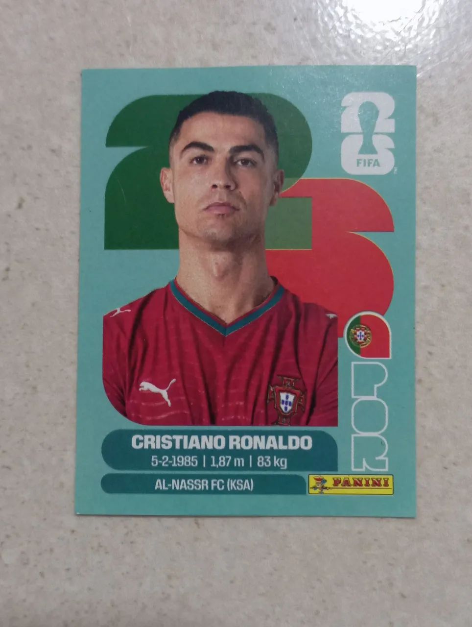 Vendo duas figurinhas, uma do Cristiano Ronaldo normal e dos três Mascote da Copa 2026