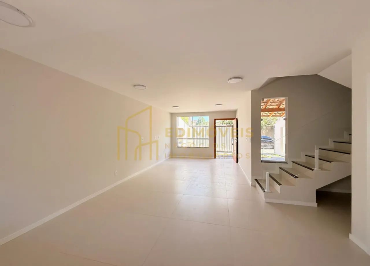Charmosa Casa Duplex em São Francisco, Com 3 Quartos e Sala Ampla! - Foto 2