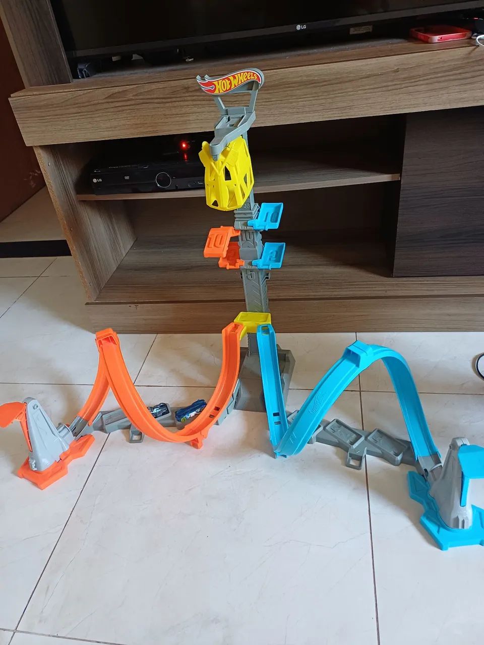 Brinquedo pista de carro Hot Wheels ótimo presesnte pro dia das crianças 