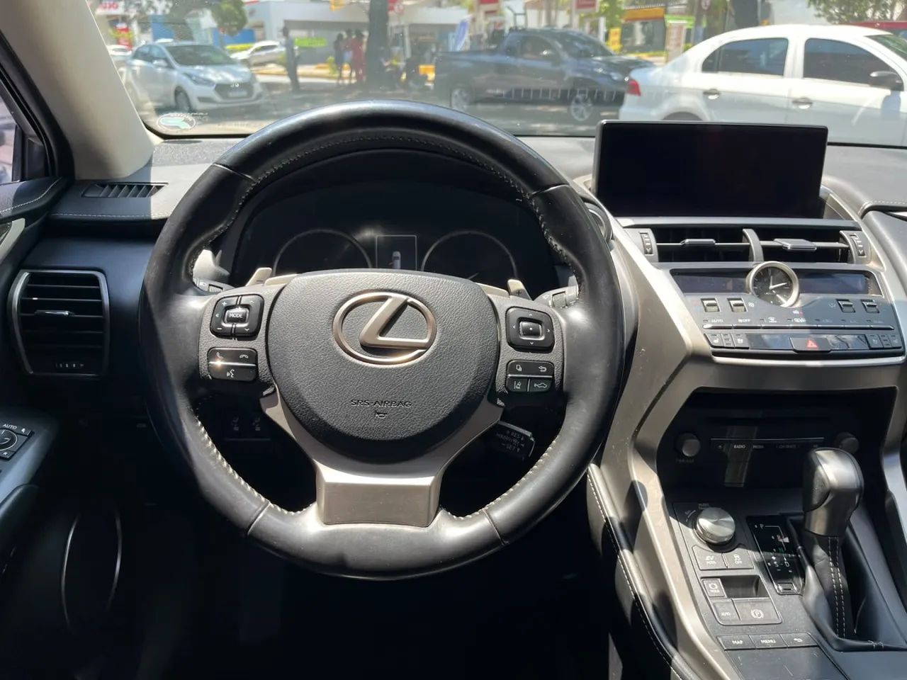 Lexus NX-300 H Luxury 2.5 16V Aut., foto 10 de 17