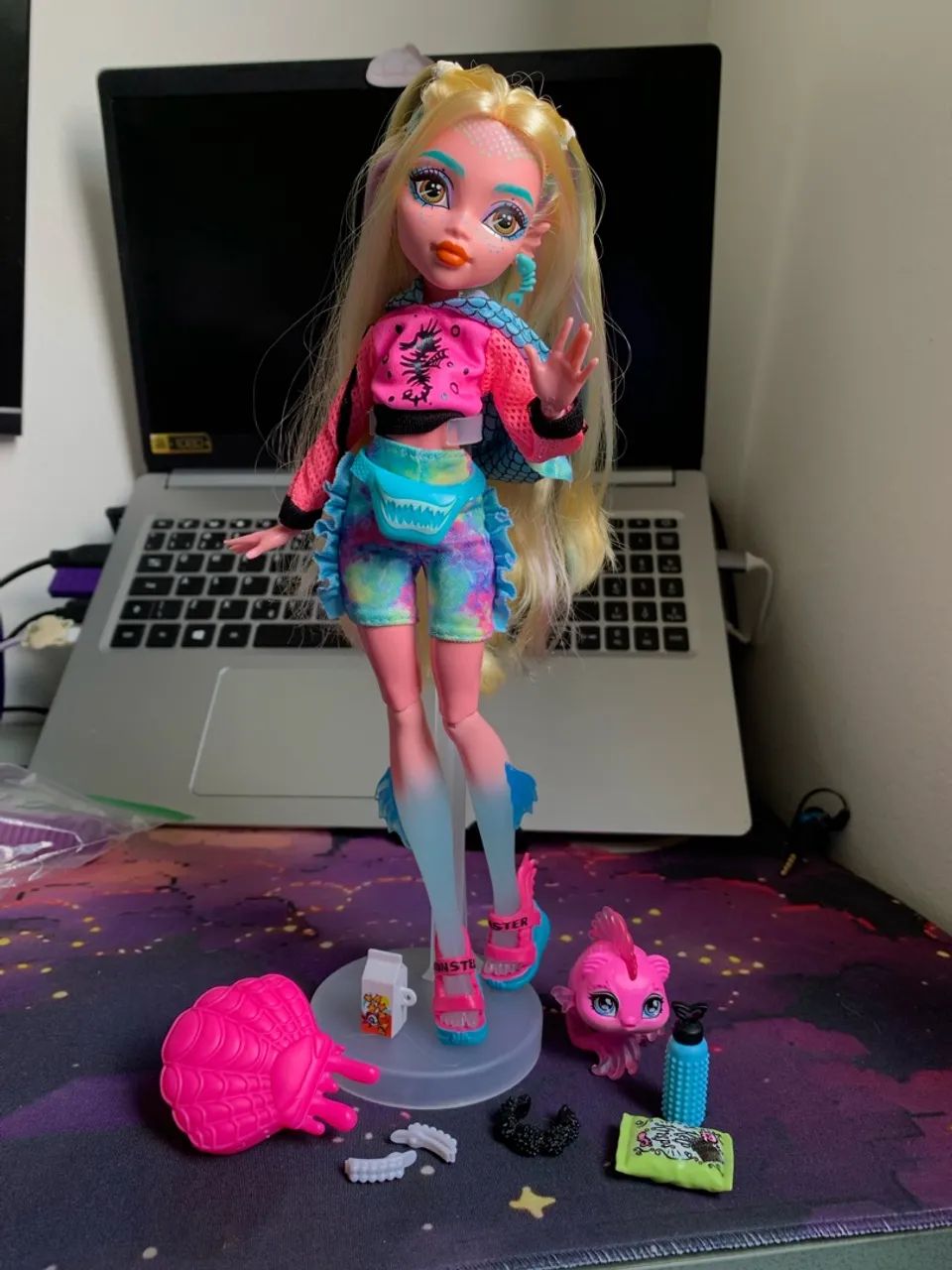 Lagoona Core refresh 1 com as roupas da basica - Monster high