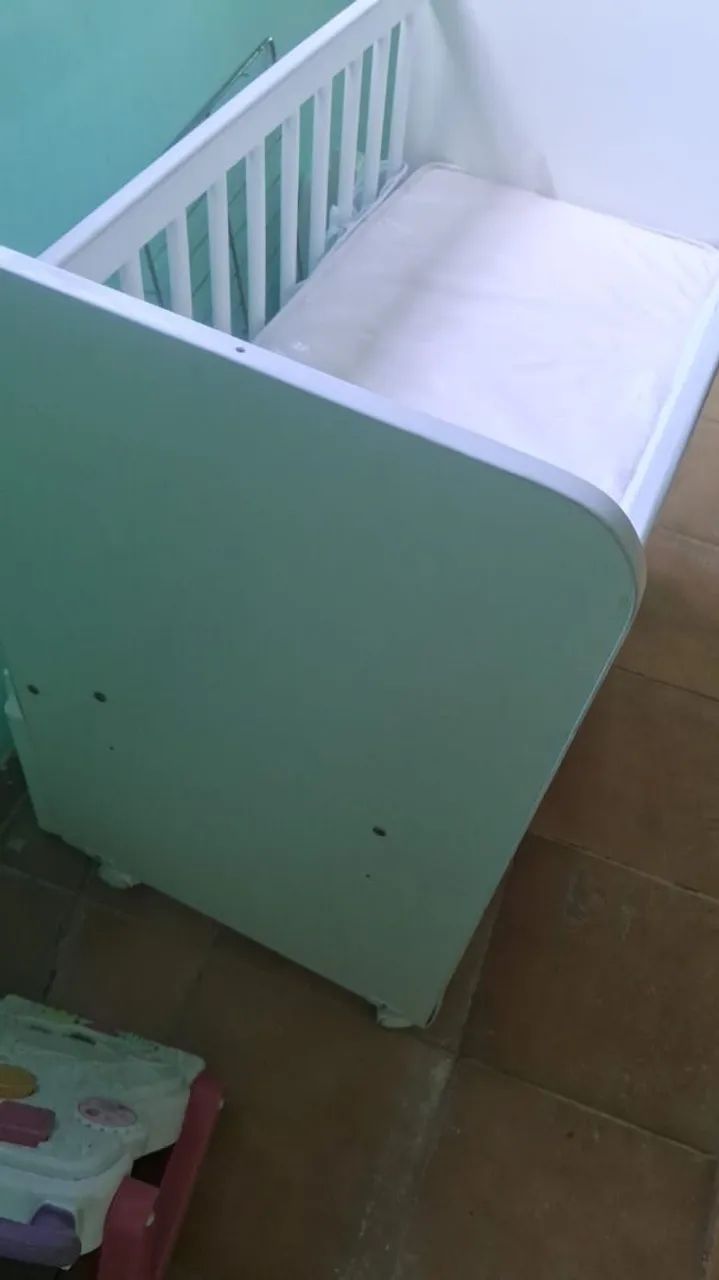 Vendo mine berço (vai com o colchão) - Foto 4