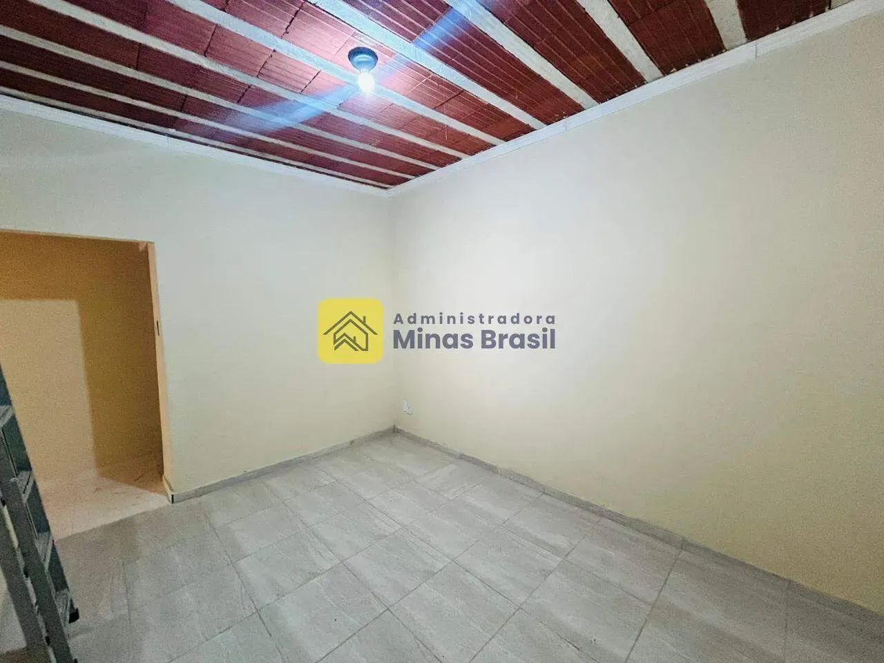 Excelente casa reformada com 02 quartos - Foto 5