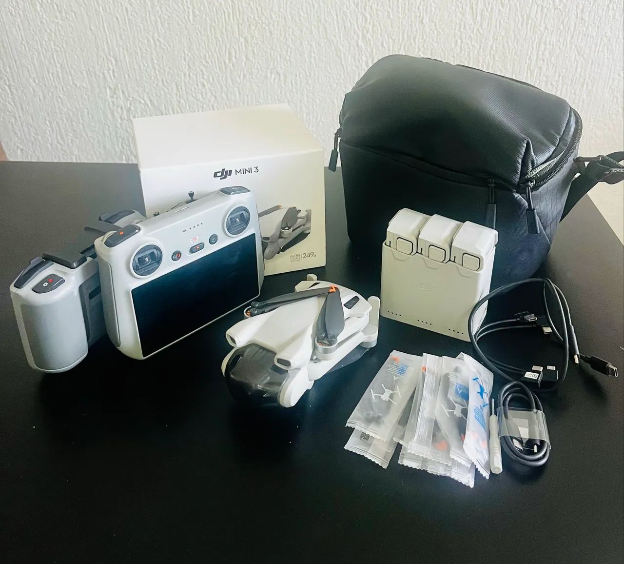 Drone Dji mini 3 Combo - 3 Baterias - Controle com Tela