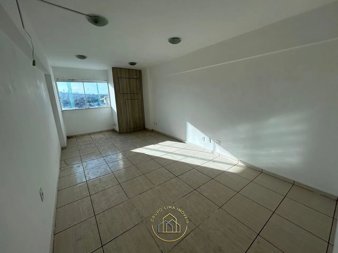 Excelente Sala Comercial para Locação nos Cavaleiros, Macaé/RJ