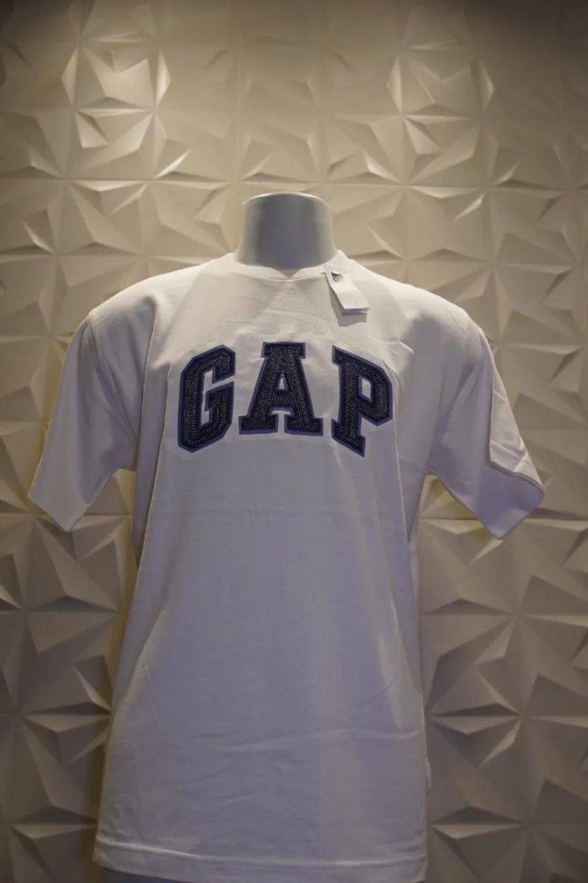 Camiseta GAP bordado - Foto 2