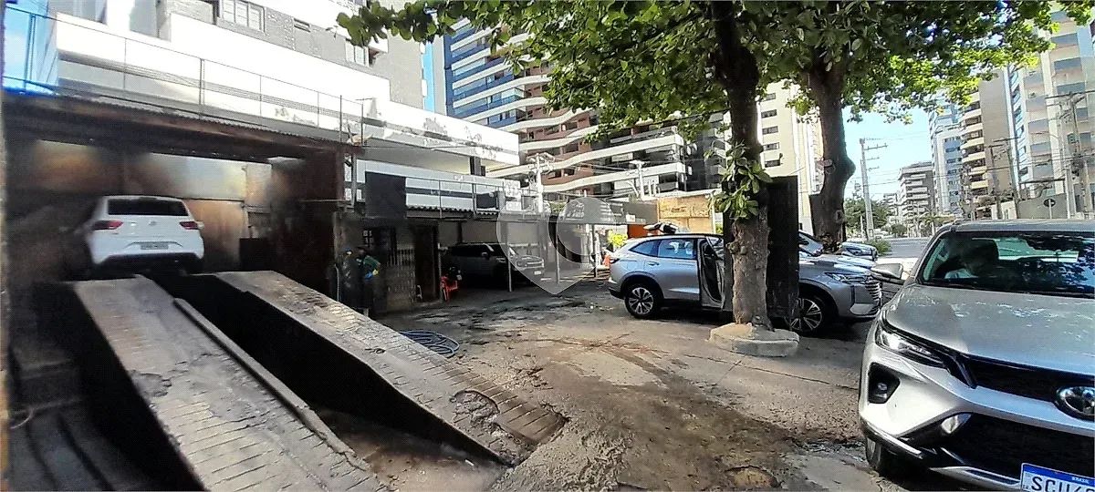 Loja Térrea Comercial - 600m², Ponta Verde