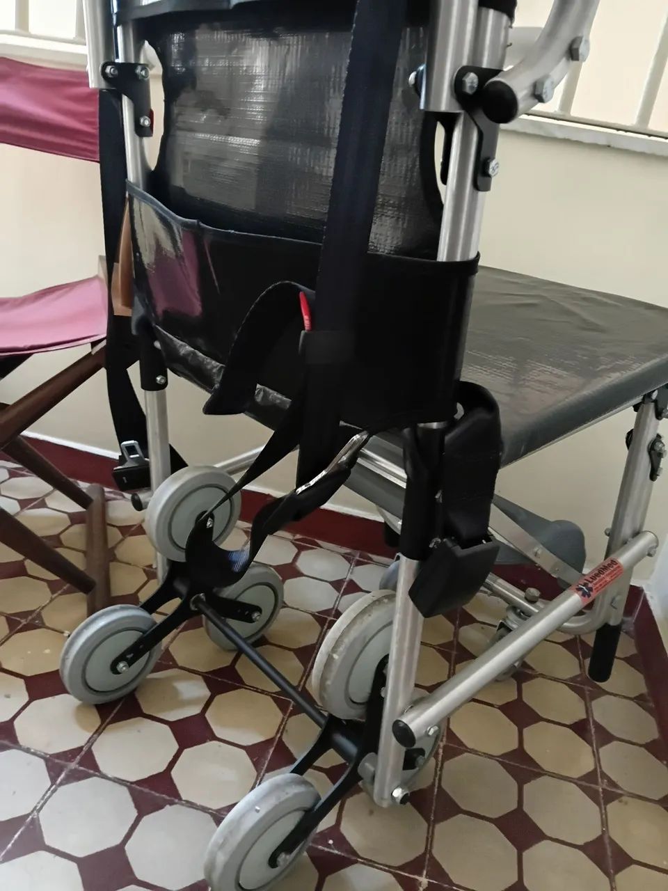 Cadeira de roda para escada - Foto 4