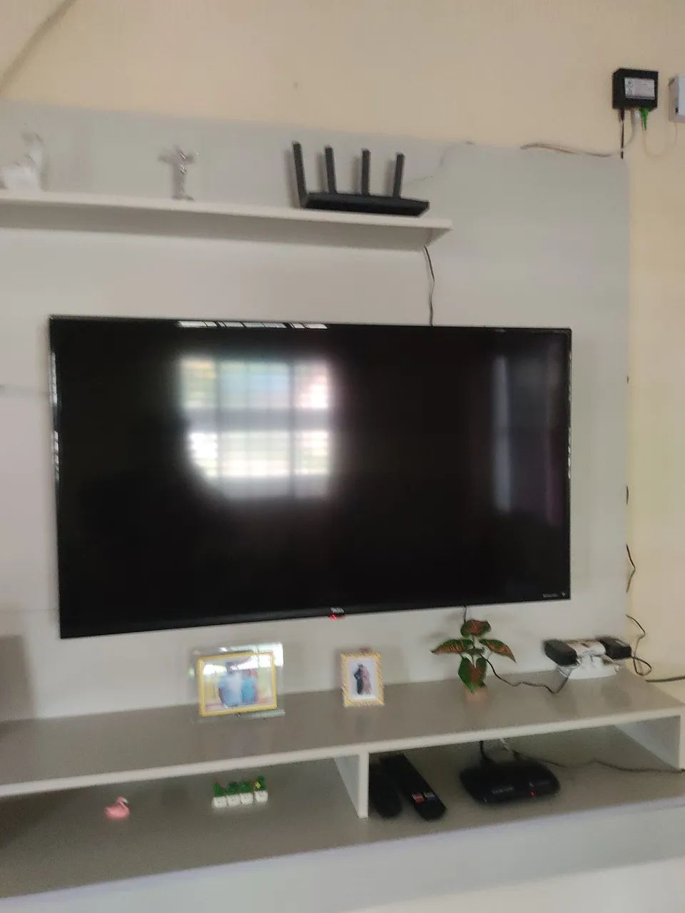 Uma tv 65 polegadas 