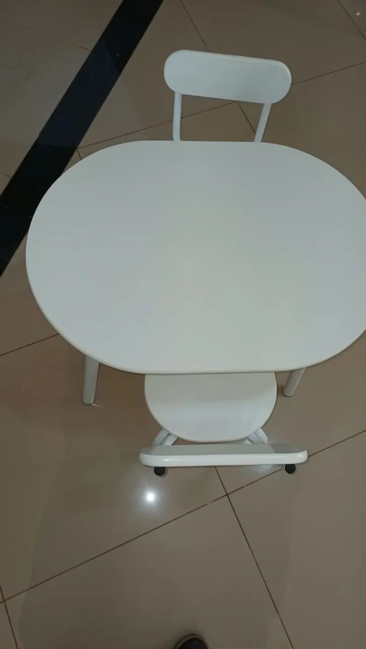 Mesas e cadeiras infantis Tok&Stok