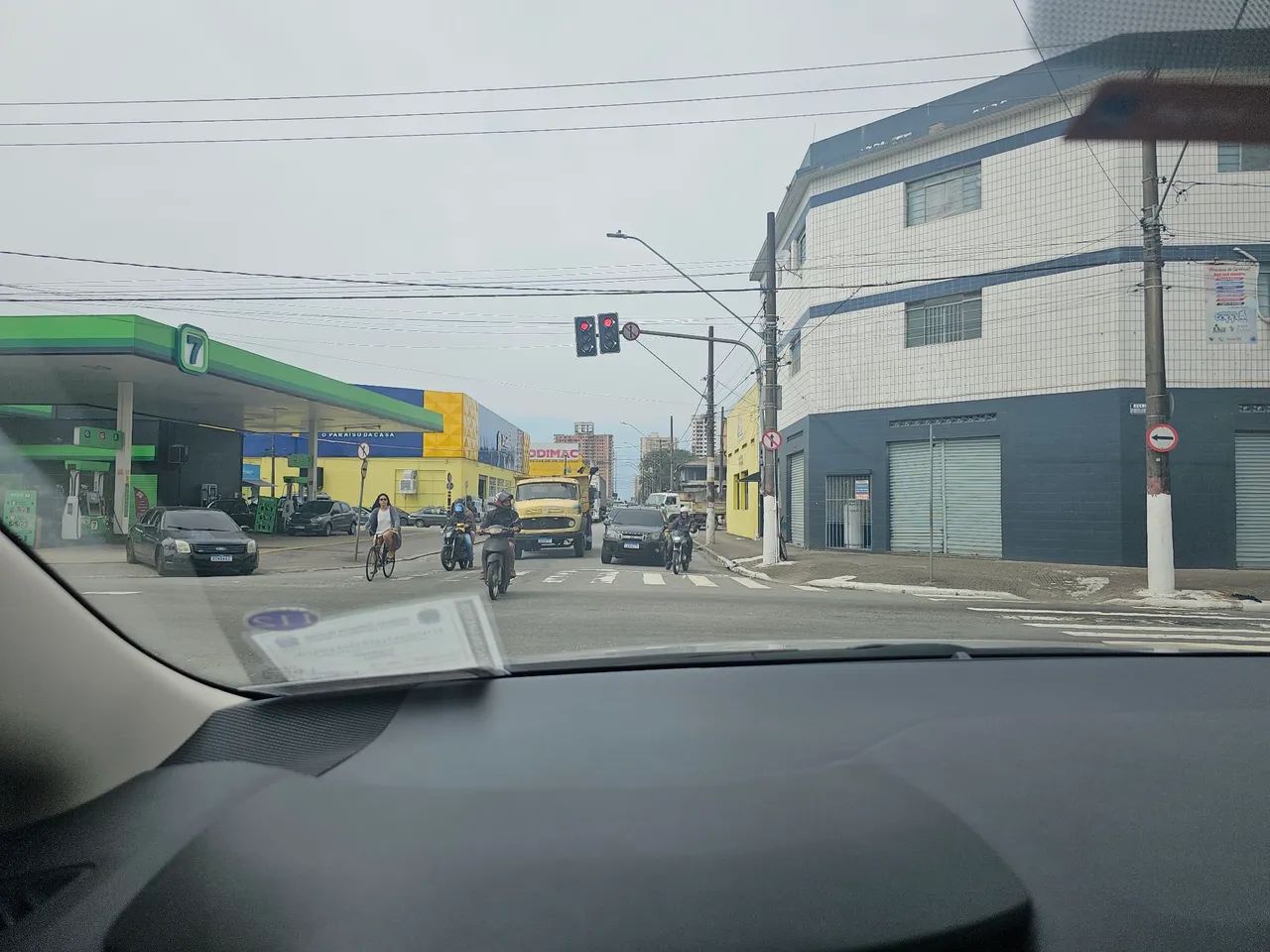 Prédio Comercial com 1080 m2. ( Estudo Imóveis) 3 lojas e 9 salas - Foto 4