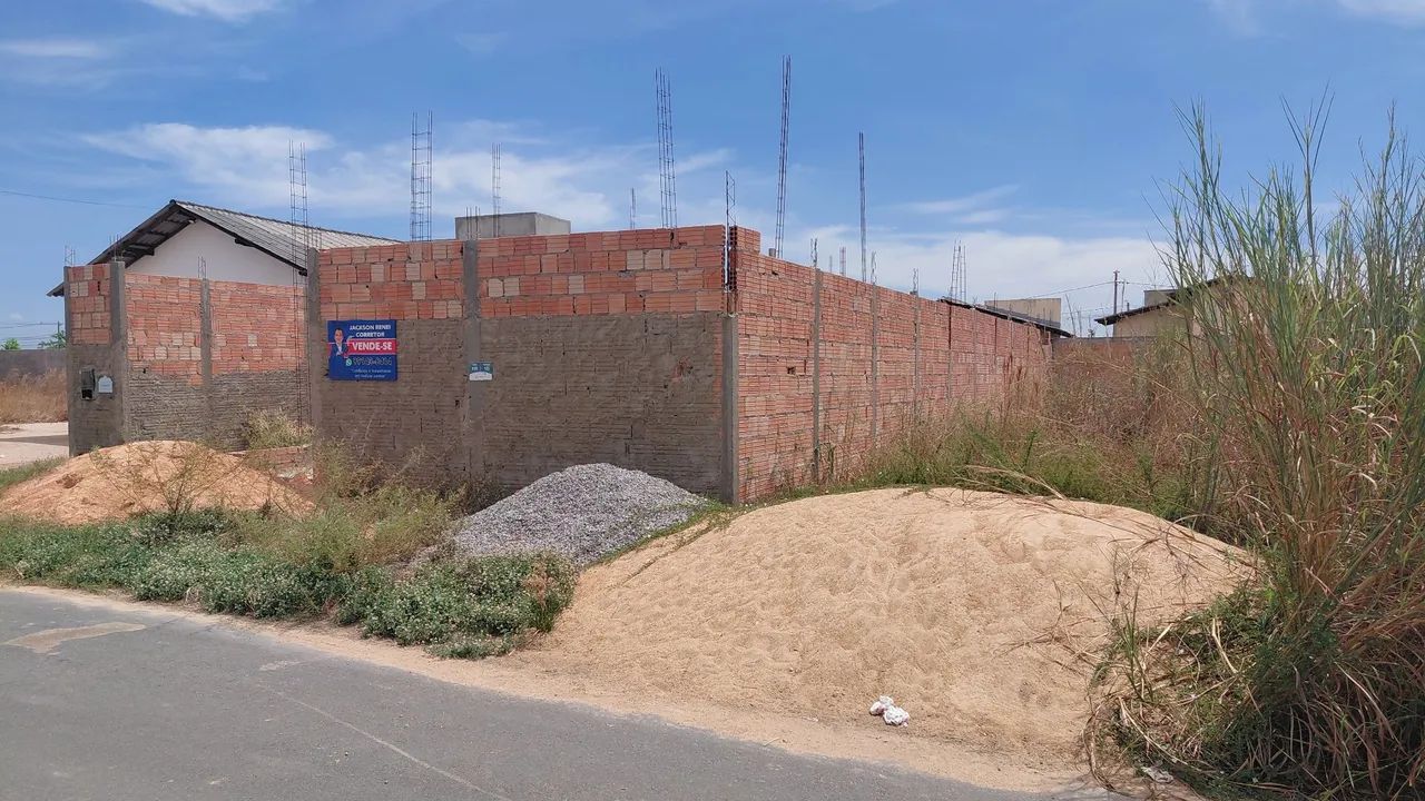 Terreno murado com obra iniciada  - Foto 2