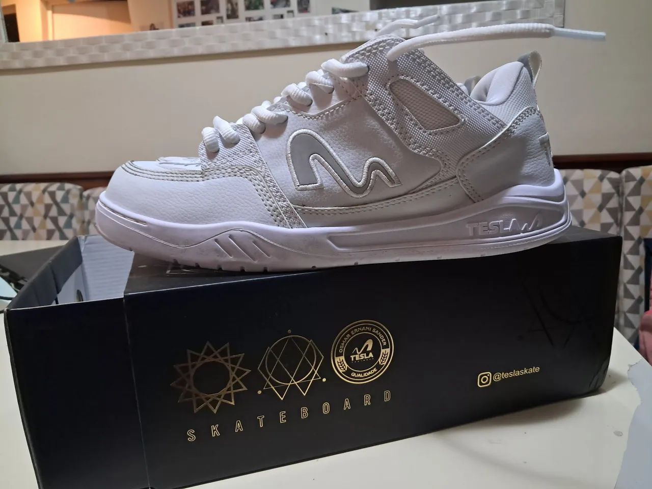 Tenis Tesla | couro branco .