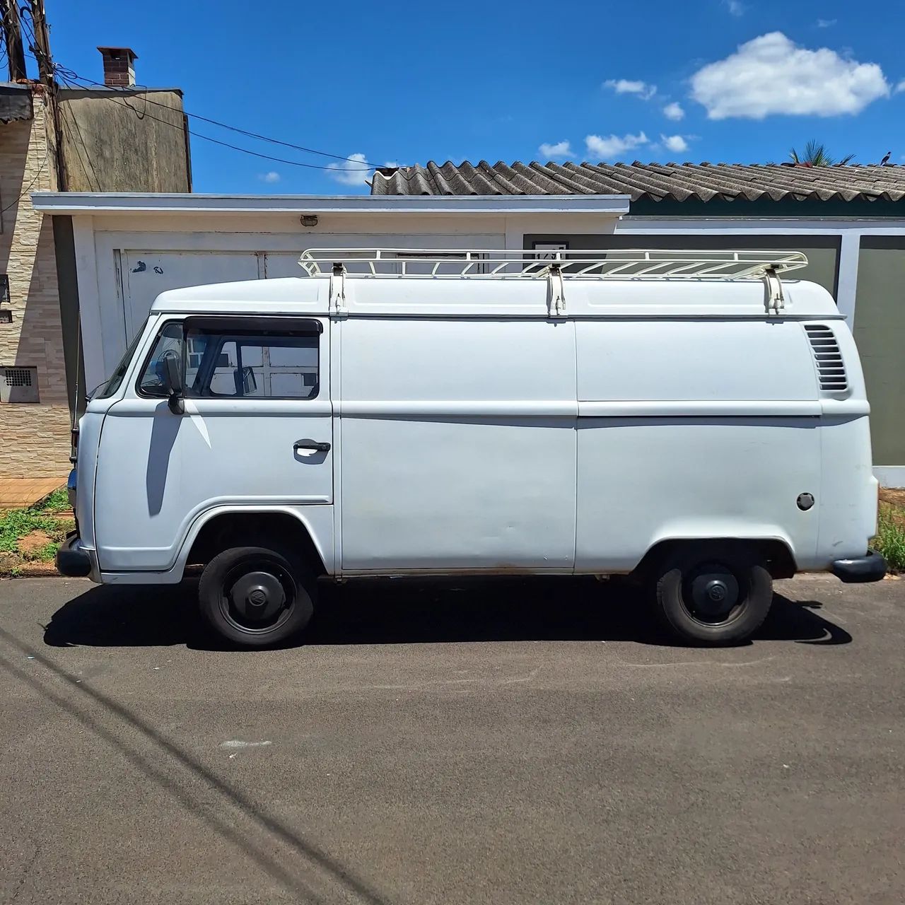 Volkswagen Kombi Kombi Furgão 1.4 Mi Total Flex 8V 2010